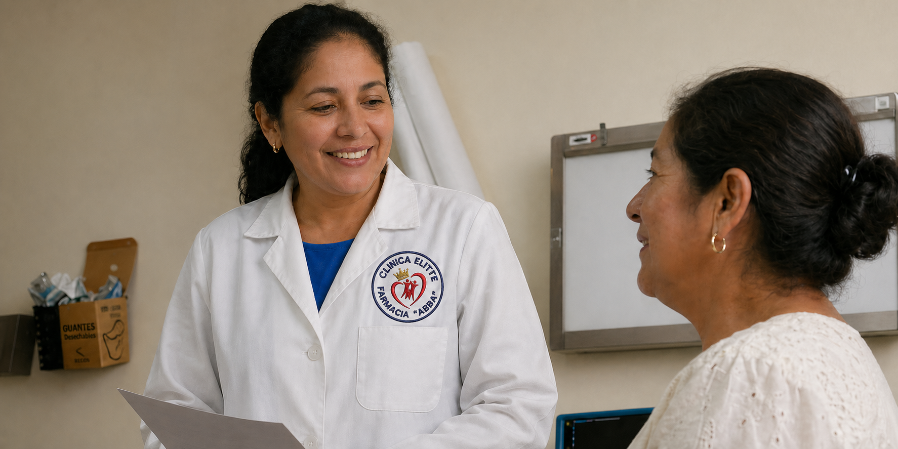 Dra. Ena Merlos en consulta médica con paciente en Clínica Familiar Eliette · Apopa