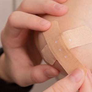 Curaciones y Suturas en Clínica Familiar Eliette, Apopa